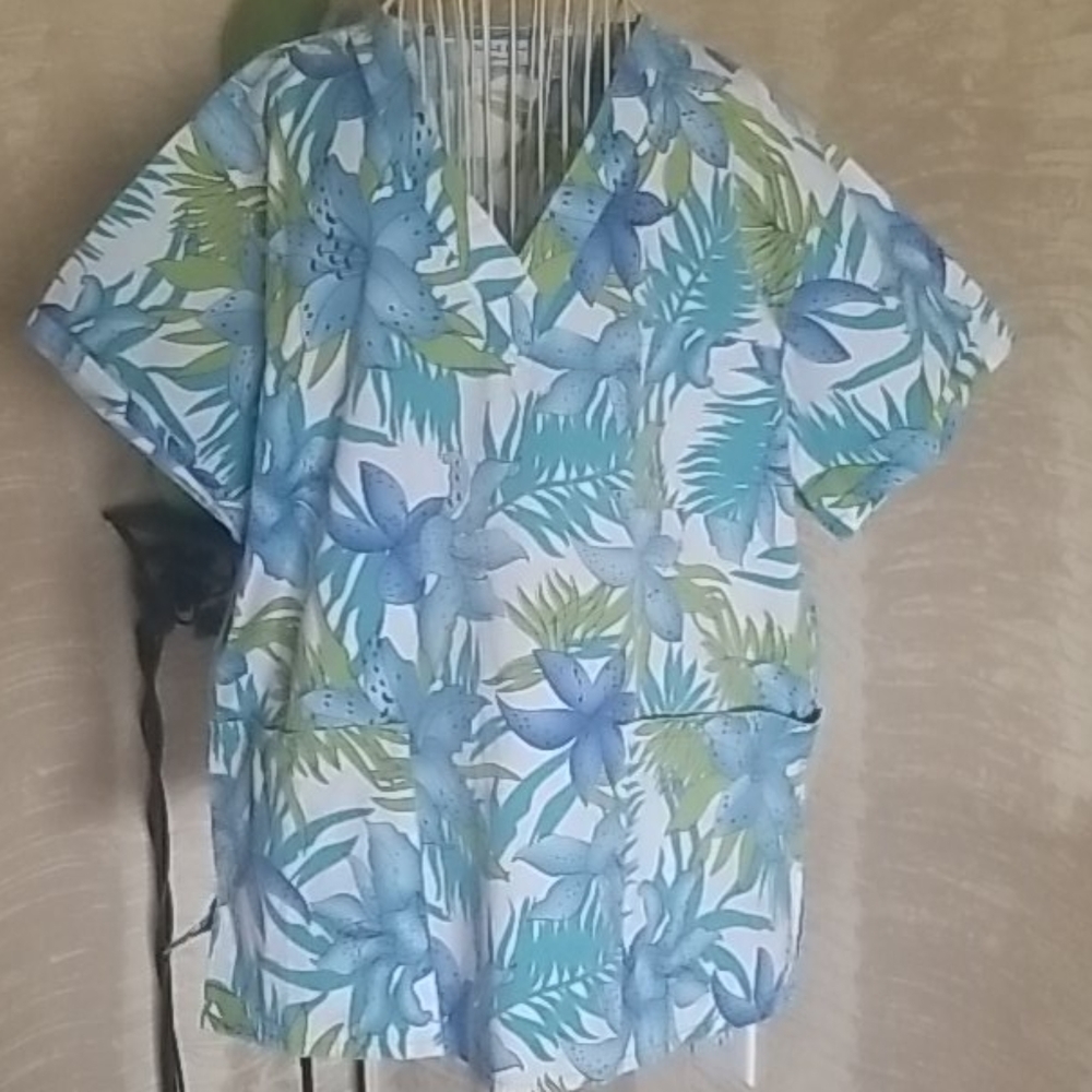 Point one tropical scrub with front pockets